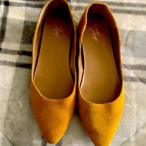 Yellow crown vintage flats size 9.  Worn once
